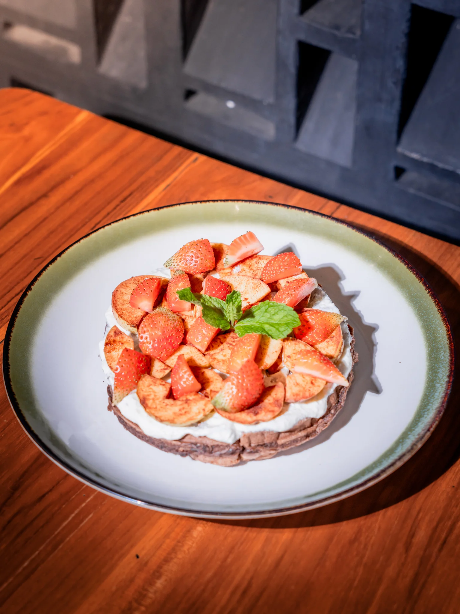 WAFFLE APPLE CINNAMON BREAKFAST (V)