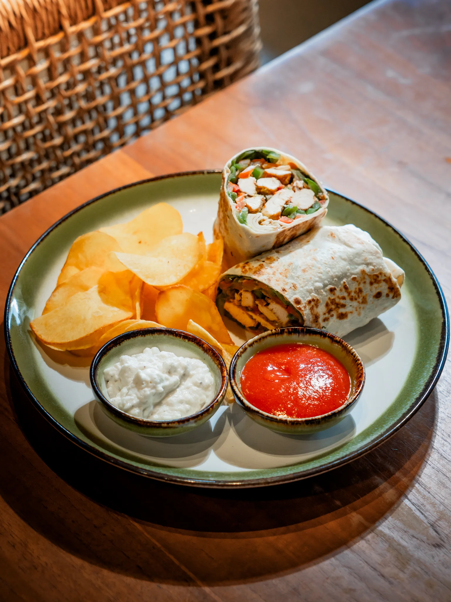 CHICKEN MOZZARELLA WRAP (V)