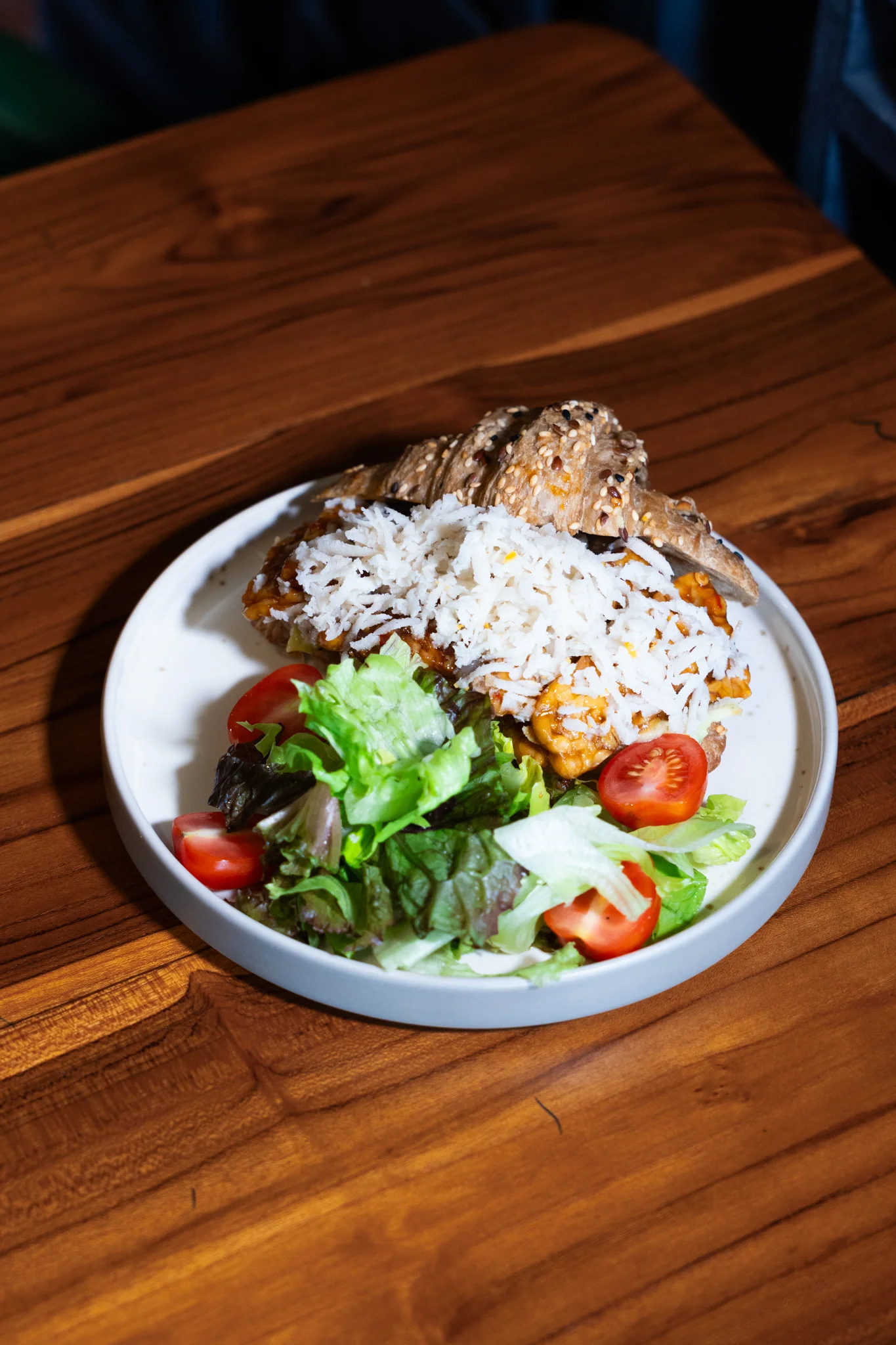 CROISSANT TEMPEH SANDWICH (V)