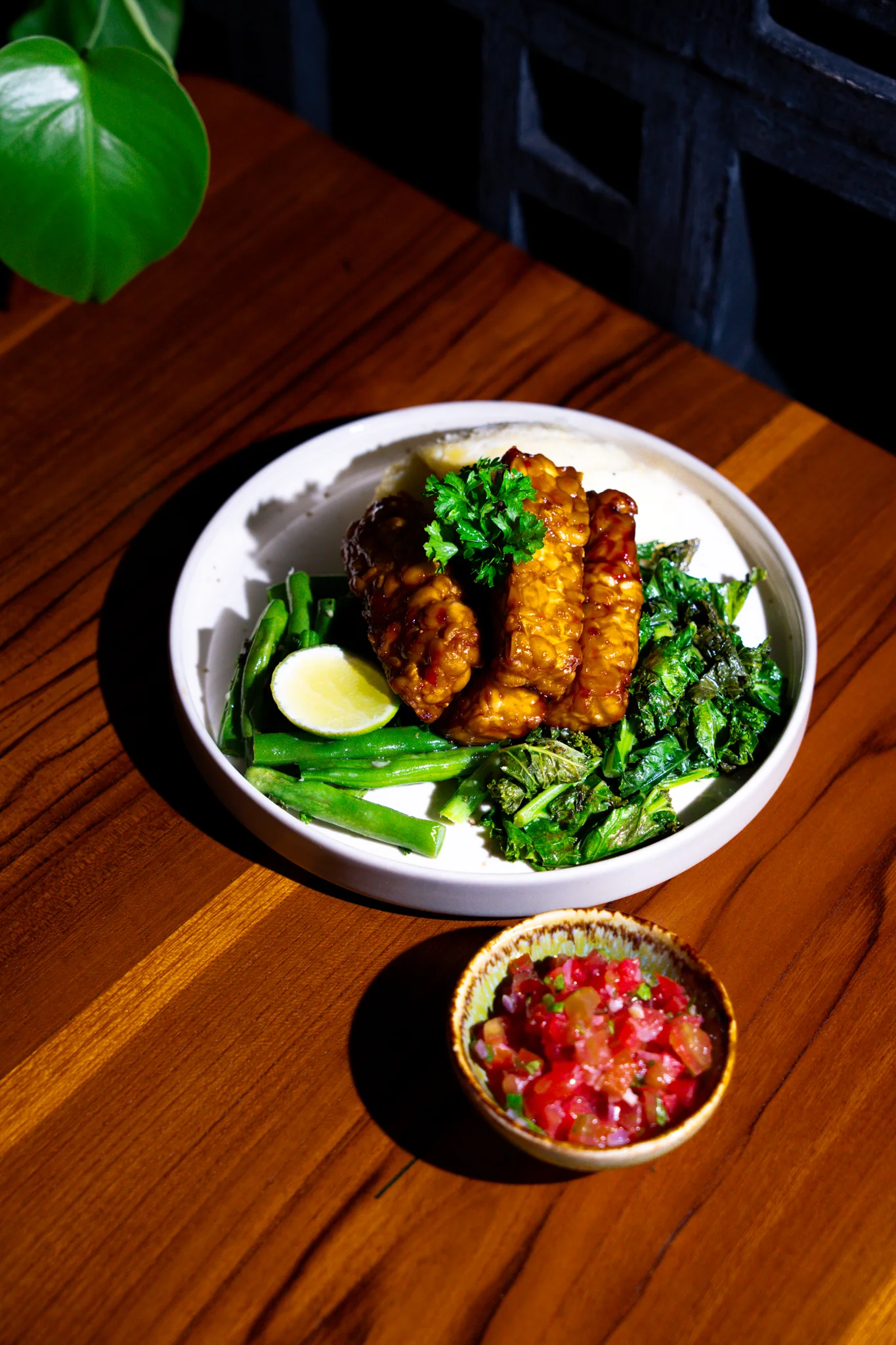GRILL TEMPEH SALSA (V)