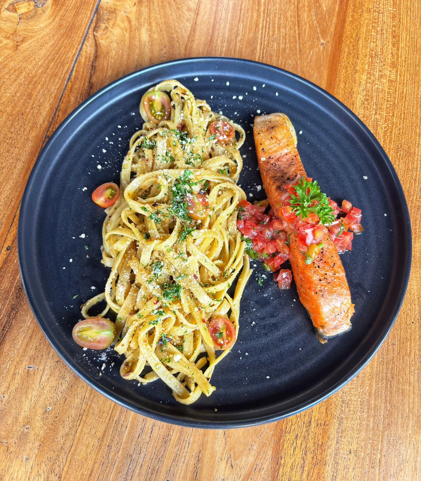 Grill Salmon Aglio Olio Pasta